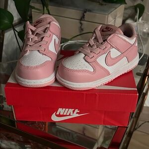 NIB Kids Nike Dunks pink/white size 7